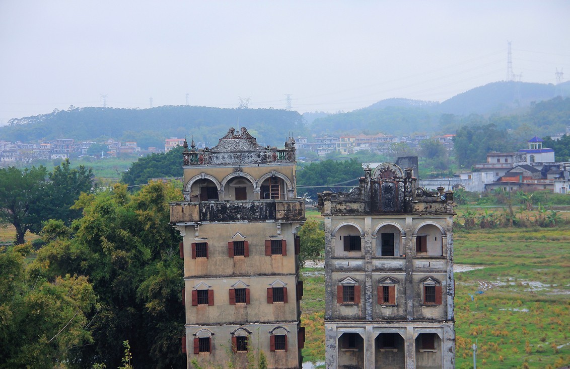 去海南路途中印象最深的一个景点《开平碉楼群》是早期富人自建楼群，感觉挺神秘。