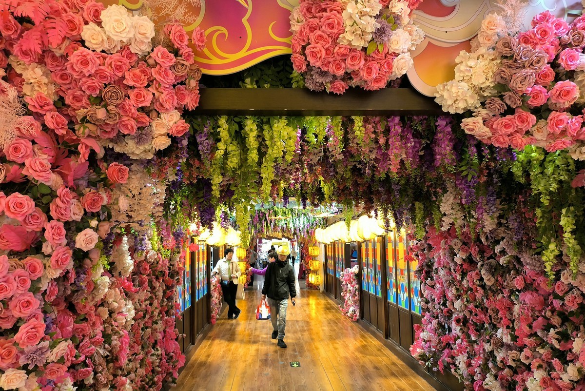 祝大家新春快乐！节日的广正街。