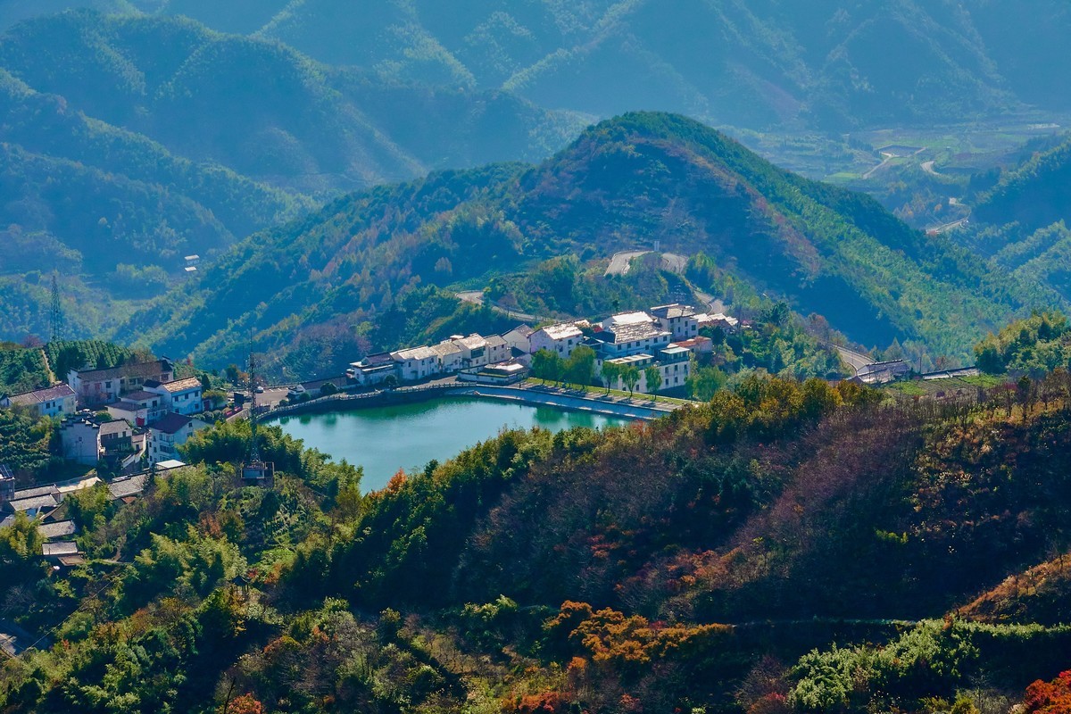 覆卮山秋意正浓 浙中