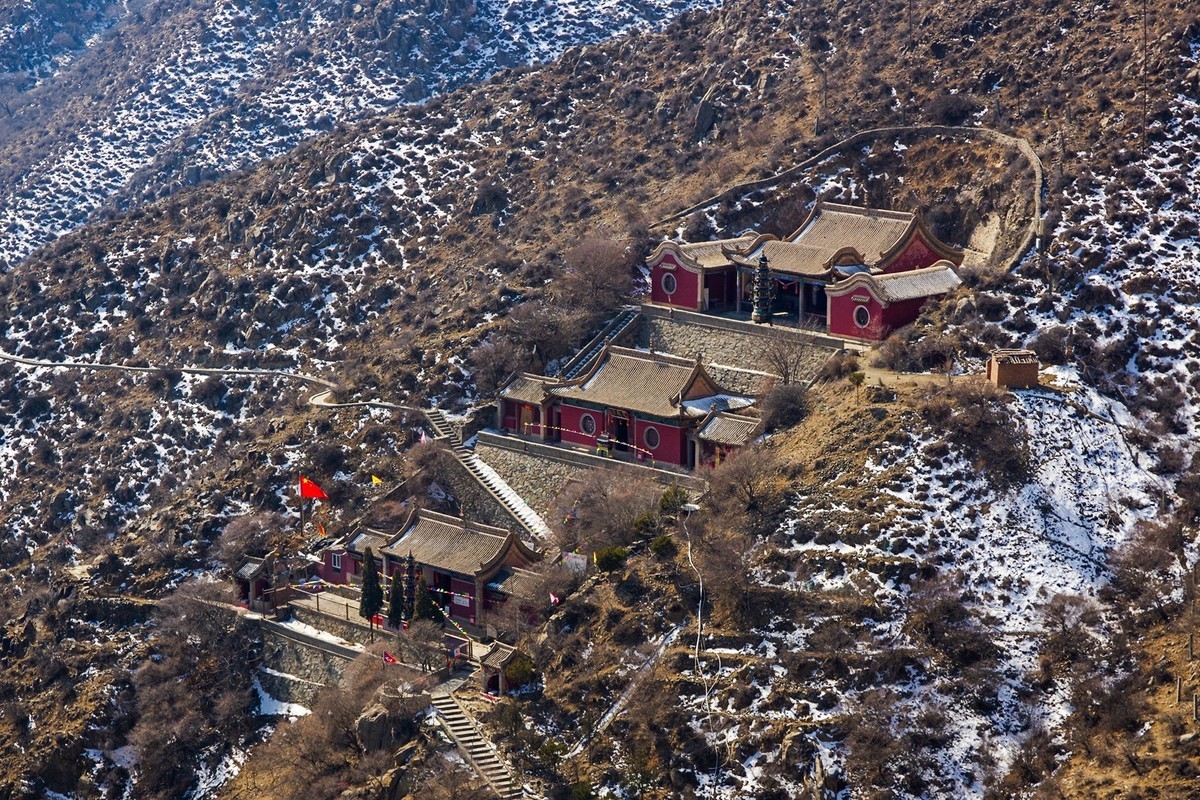 春天的贺兰山里！
