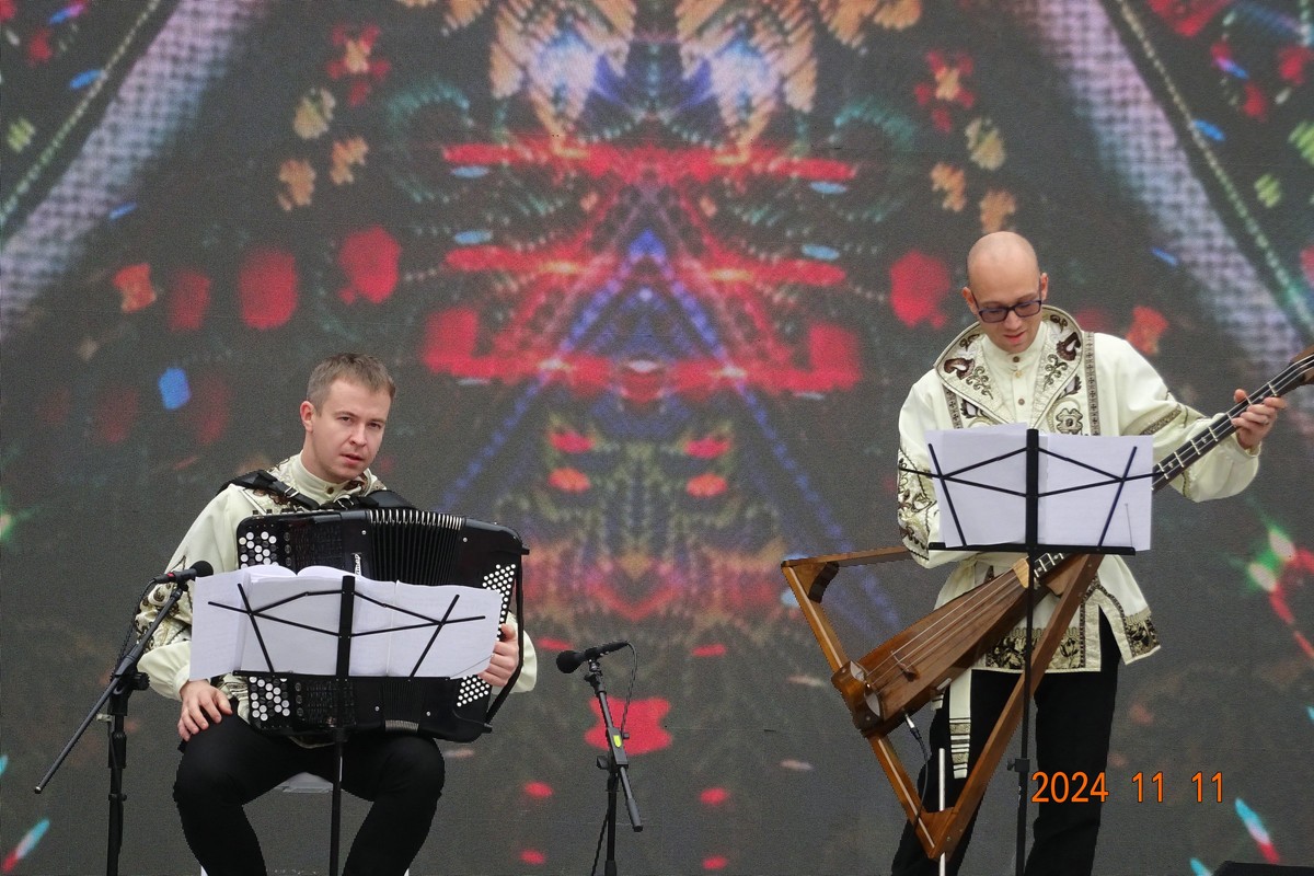 优雅的俄罗斯民乐合奏