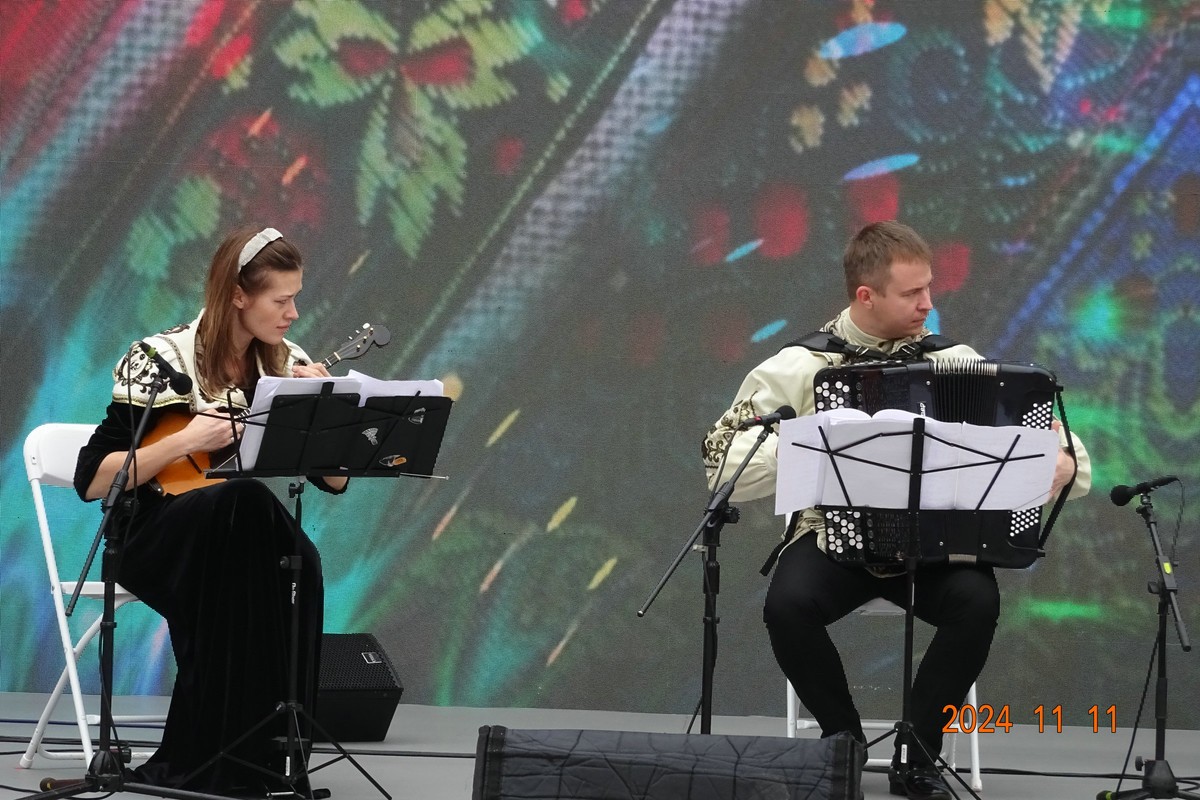 优雅的俄罗斯民乐合奏