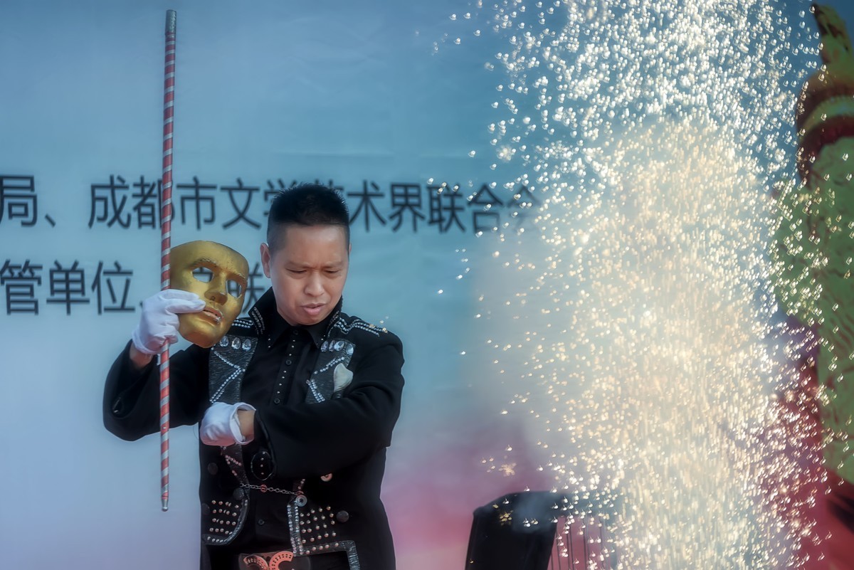 文艺演出下社区 · 魔术表演-中关村在线摄影论坛