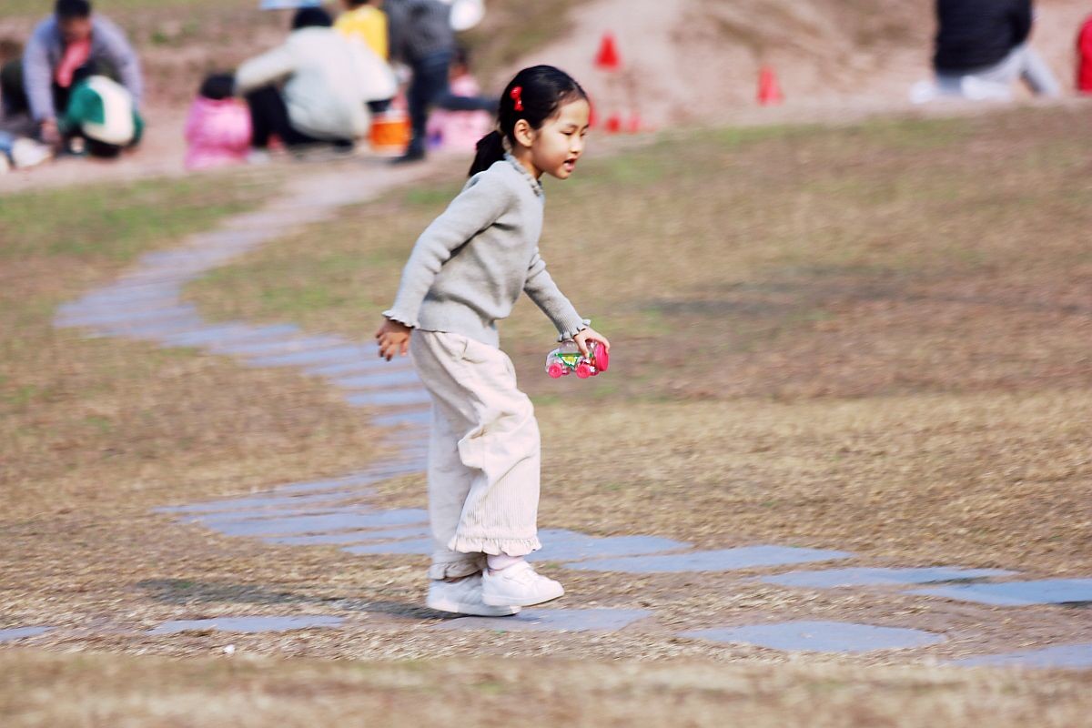 新年伊始扫草坪（二）