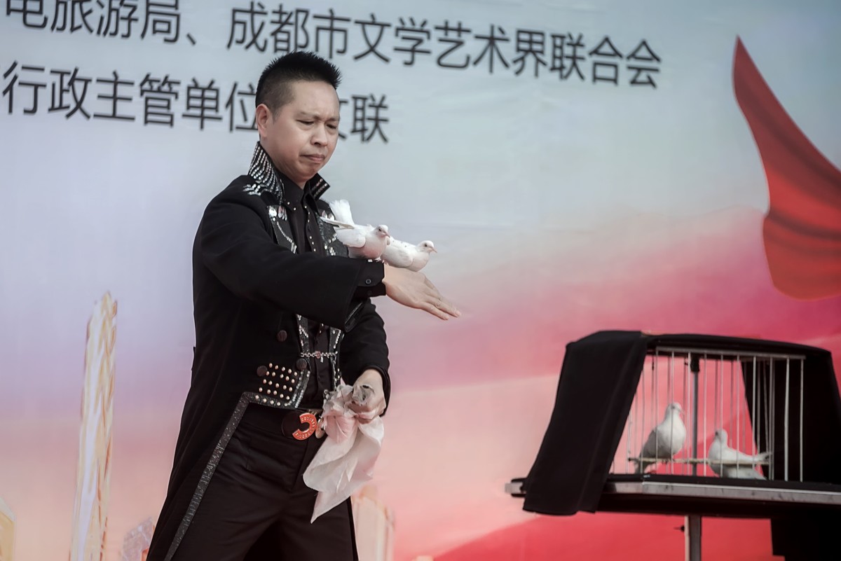 文艺演出下社区 · 魔术表演-中关村在线摄影论坛