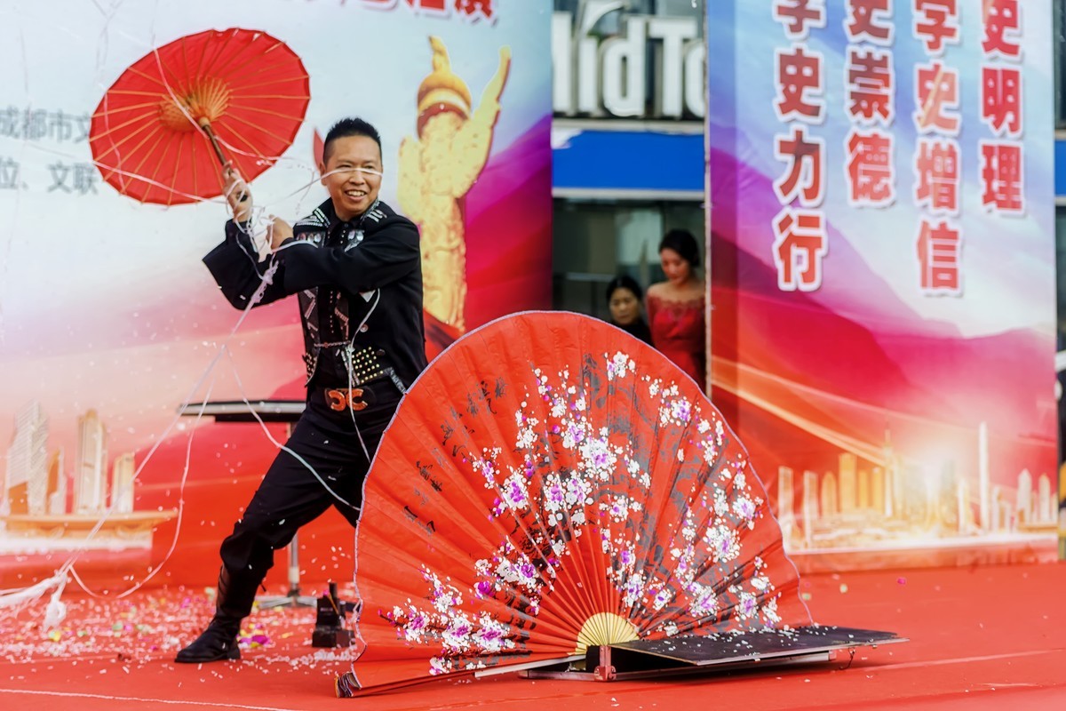 文艺演出下社区 · 魔术表演-中关村在线摄影论坛