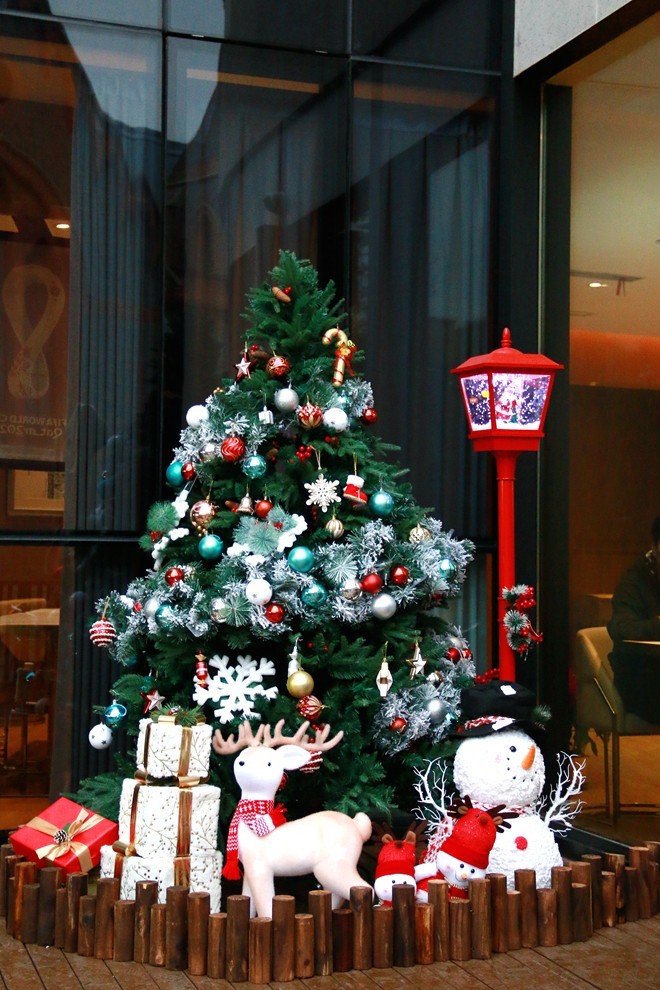 爬 墙 翻 窗 的 圣 诞 老 人