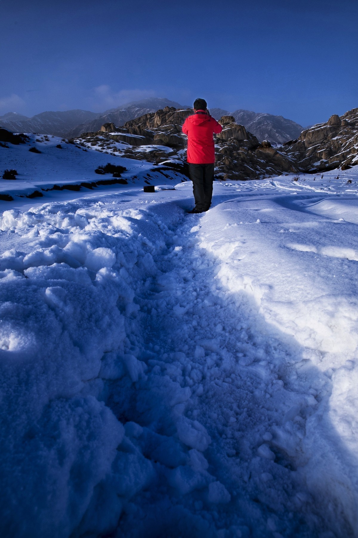 山谷冰雪人