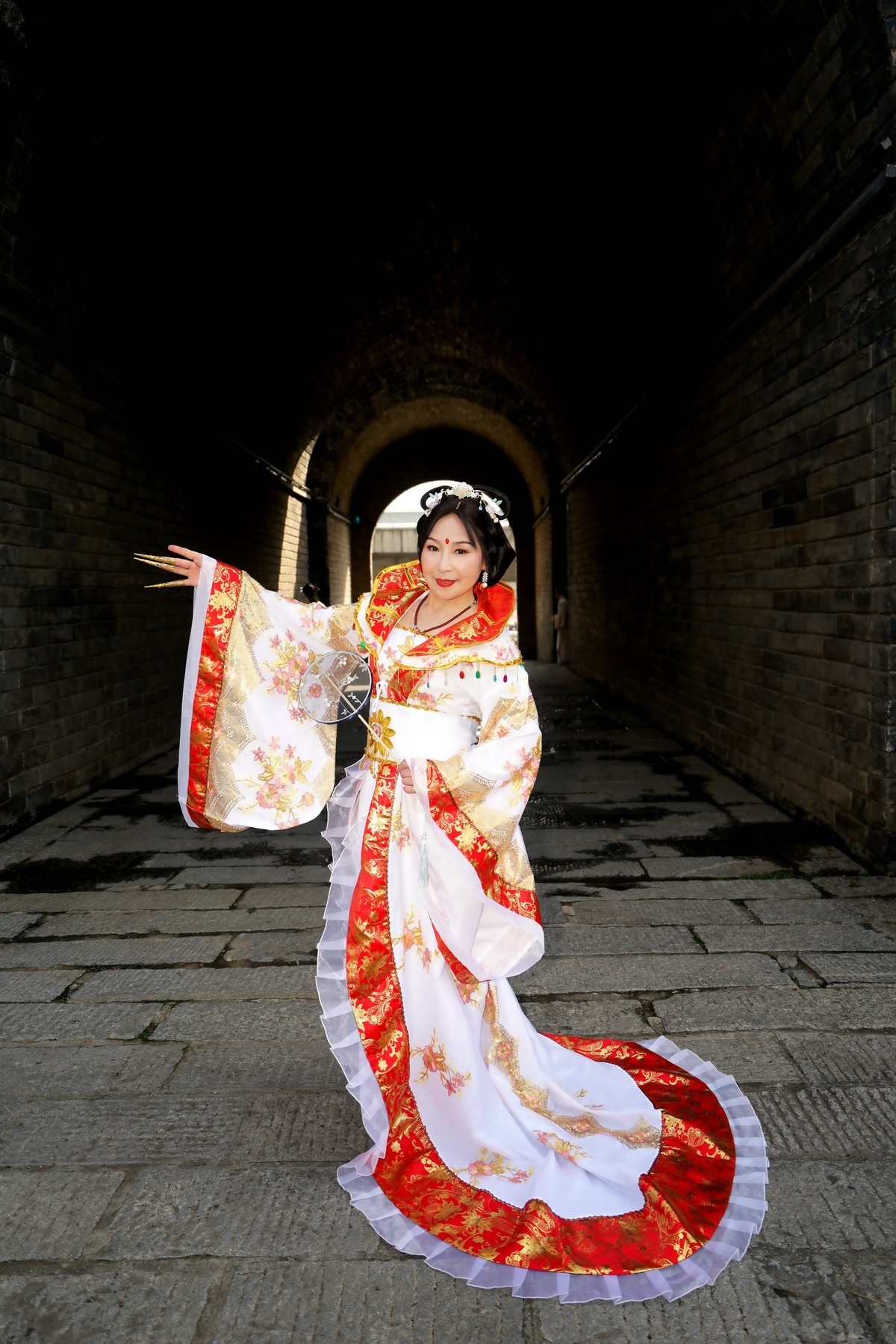 起义门城楼上的古装美女！