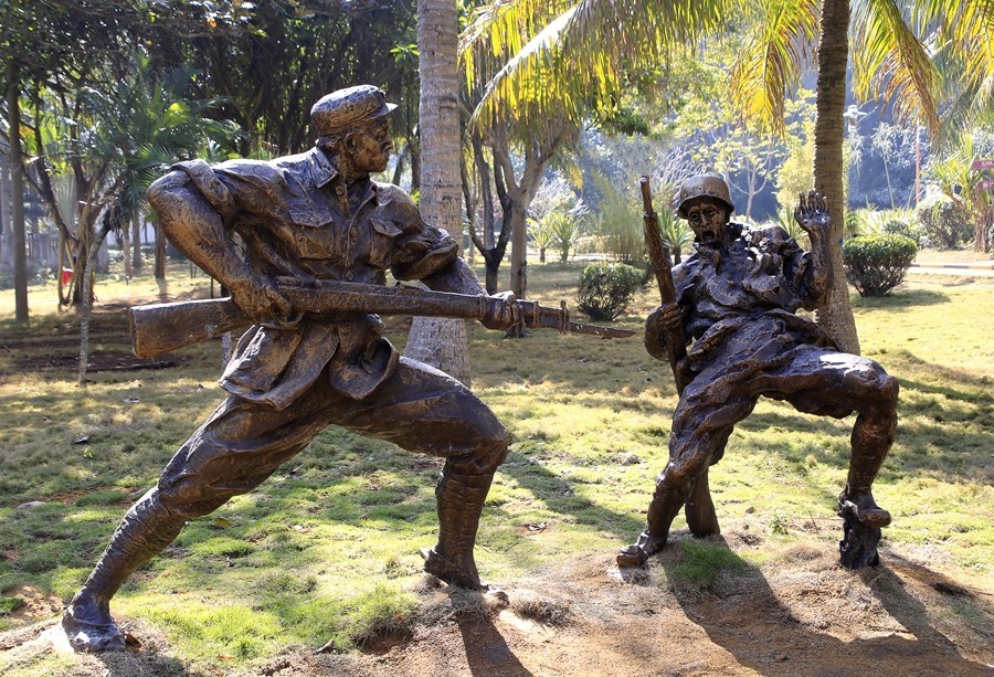 08《不老松：纪实摄影》海南临髙解放公园雕塑群！ (3)