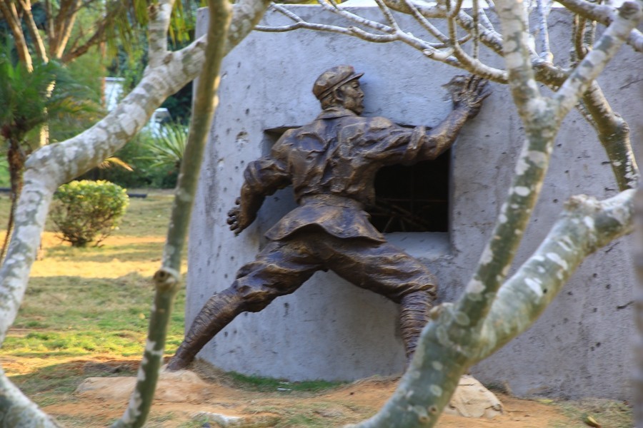 08《不老松：纪实摄影》海南临髙解放公园雕塑群！ (3)