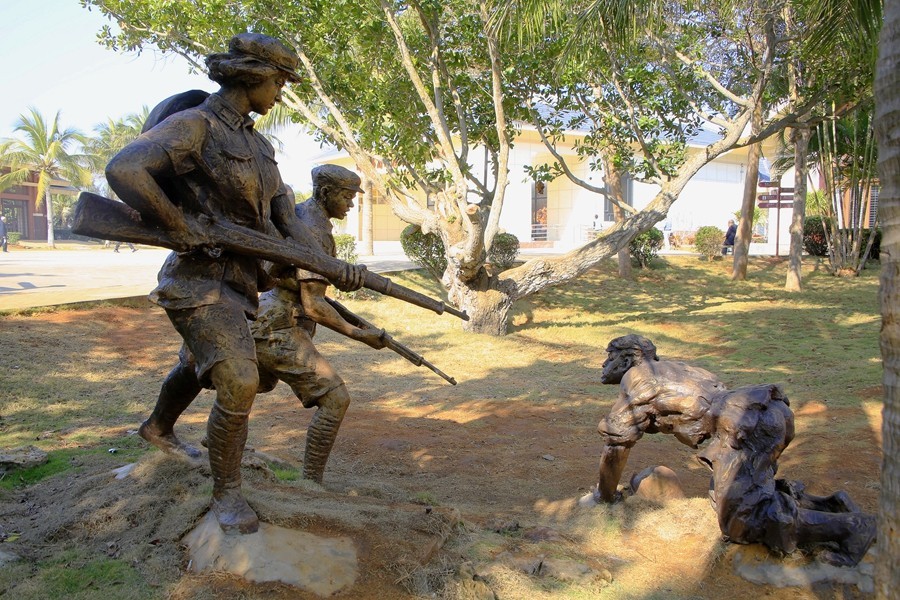 08《不老松：纪实摄影》海南临髙解放公园雕塑群！ (3)