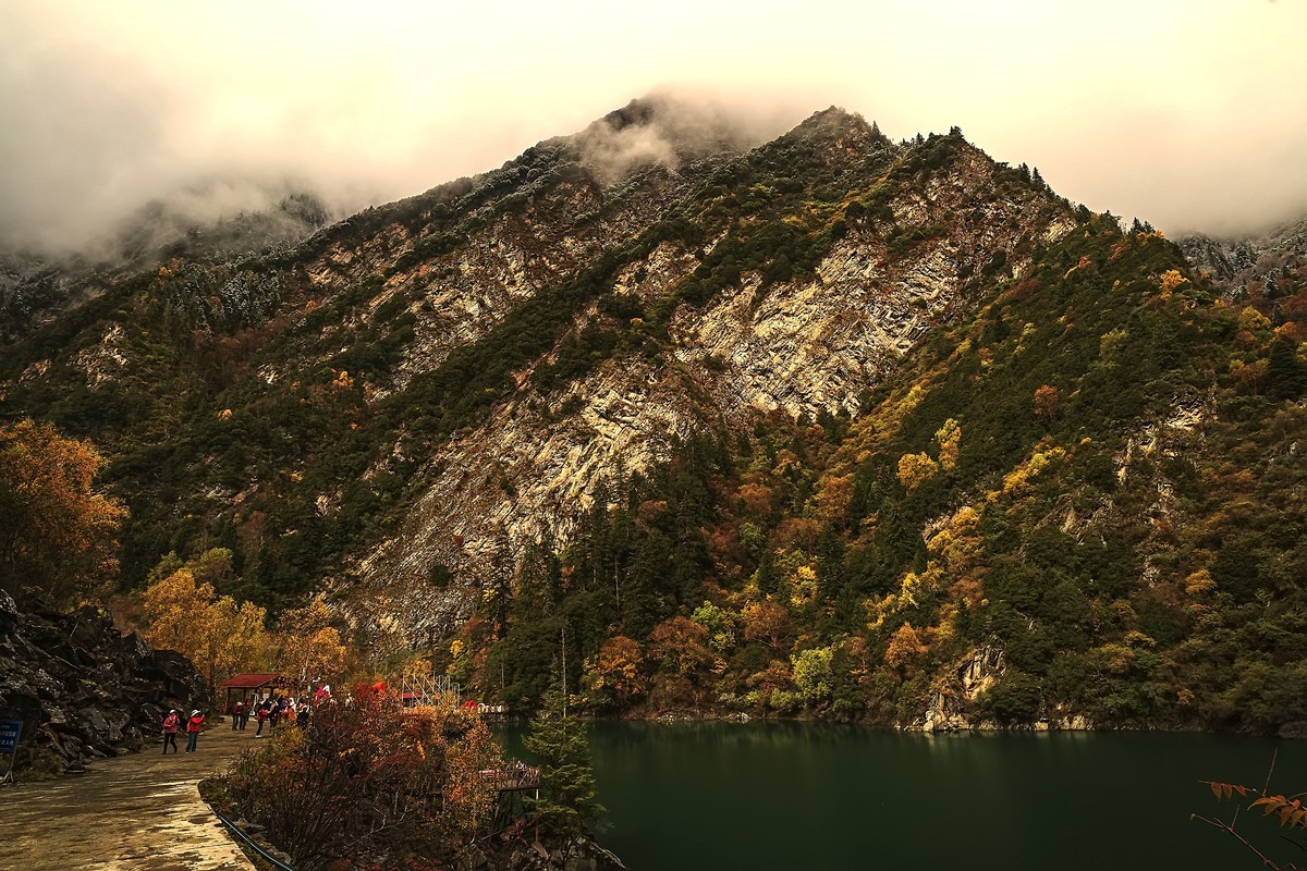 层林尽染松坪沟之长海