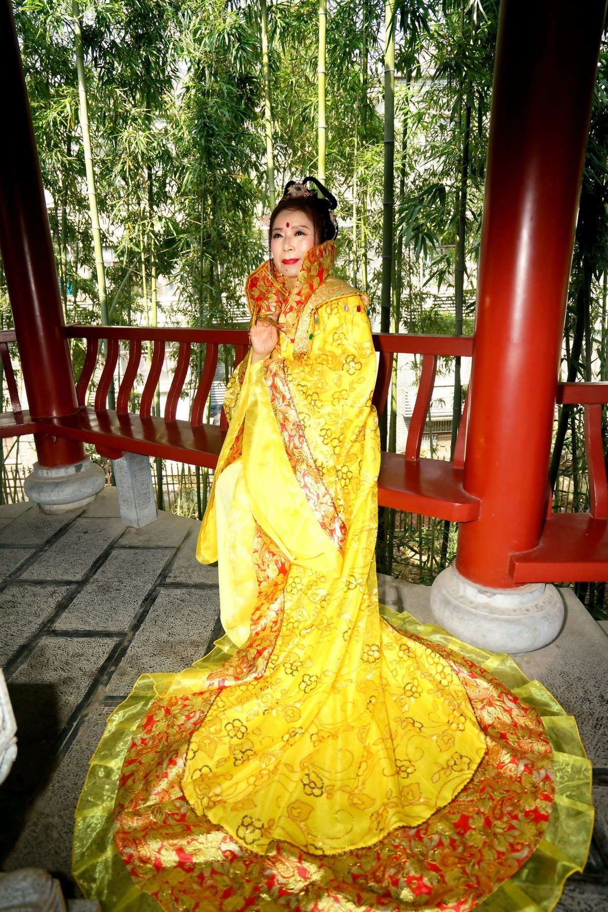 起义门城楼上的古装美女！