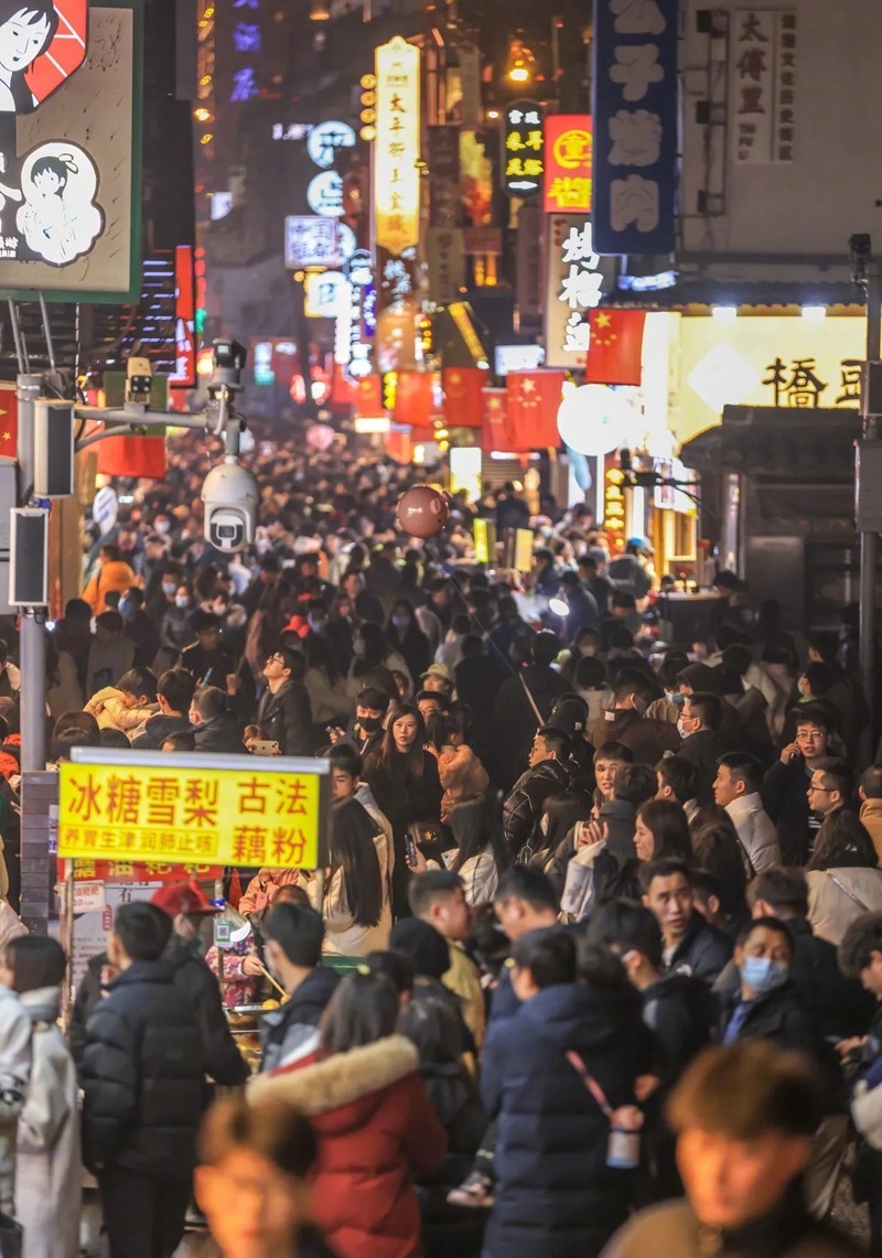 初三;长沙街头人山人海