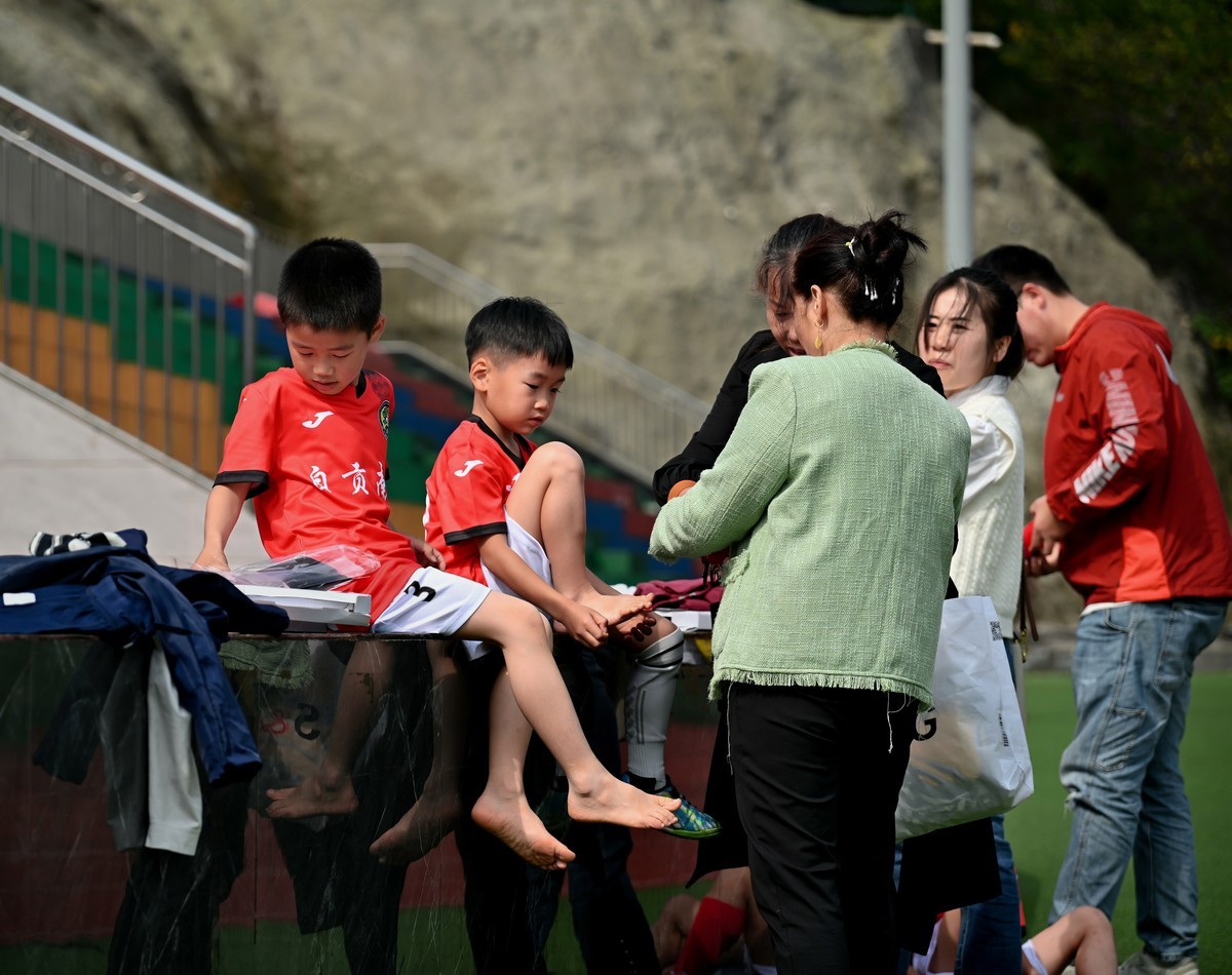 小球员发新球衣