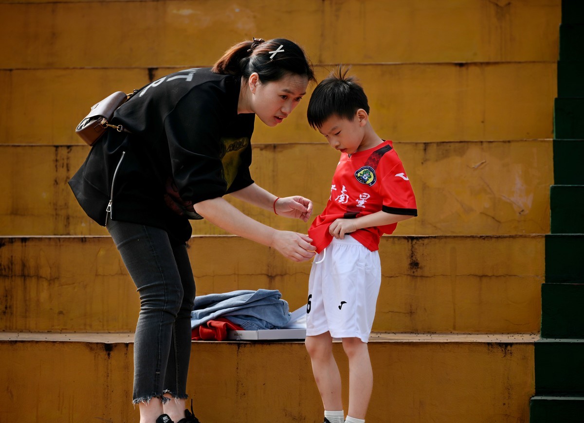 小球员发新球衣