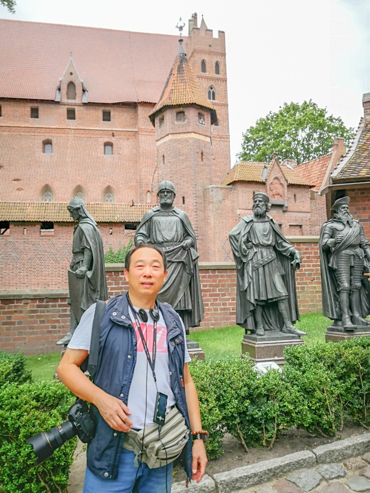 “马尔堡”留影