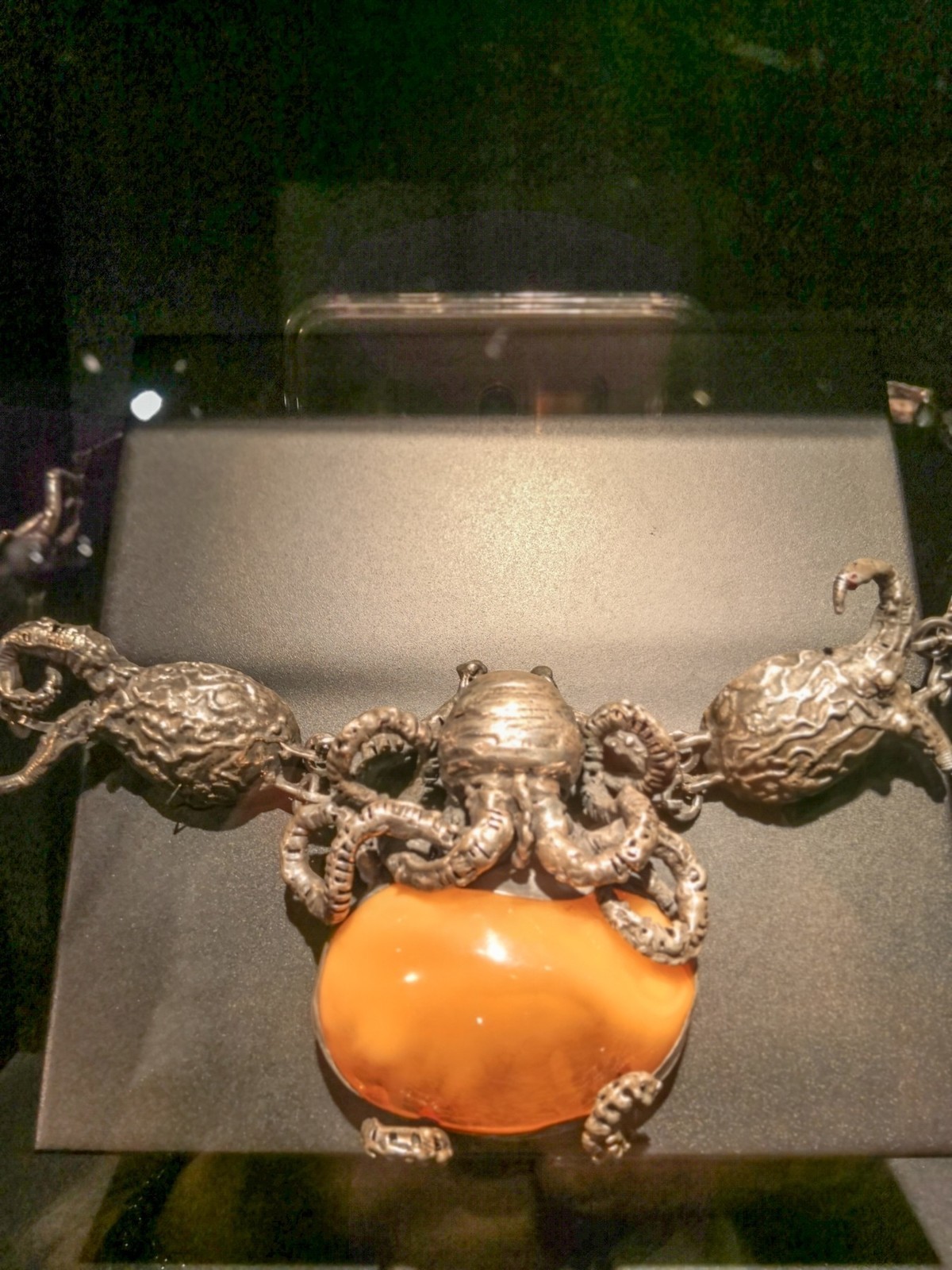 “马尔堡”留影