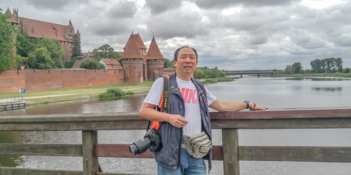 “马尔堡”留影