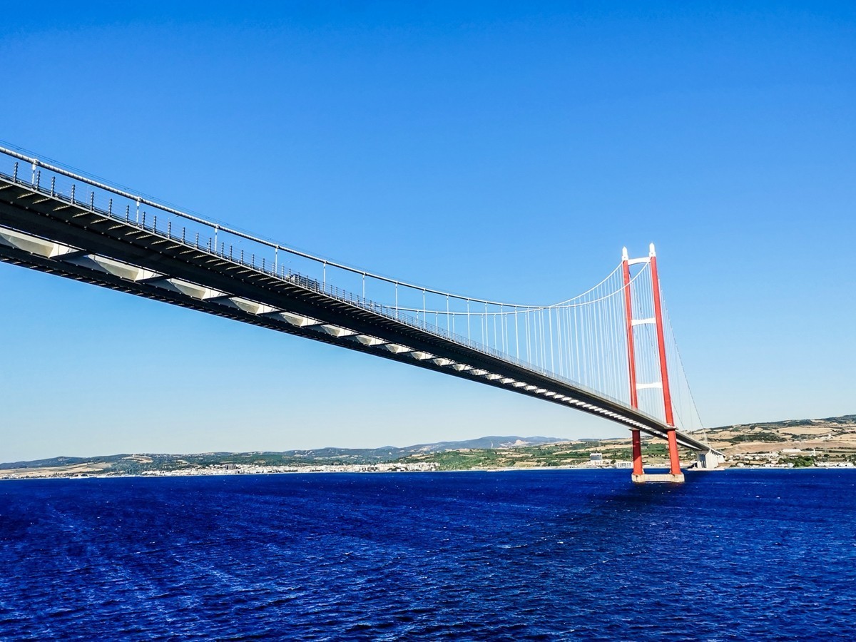 船行“爱琴海”