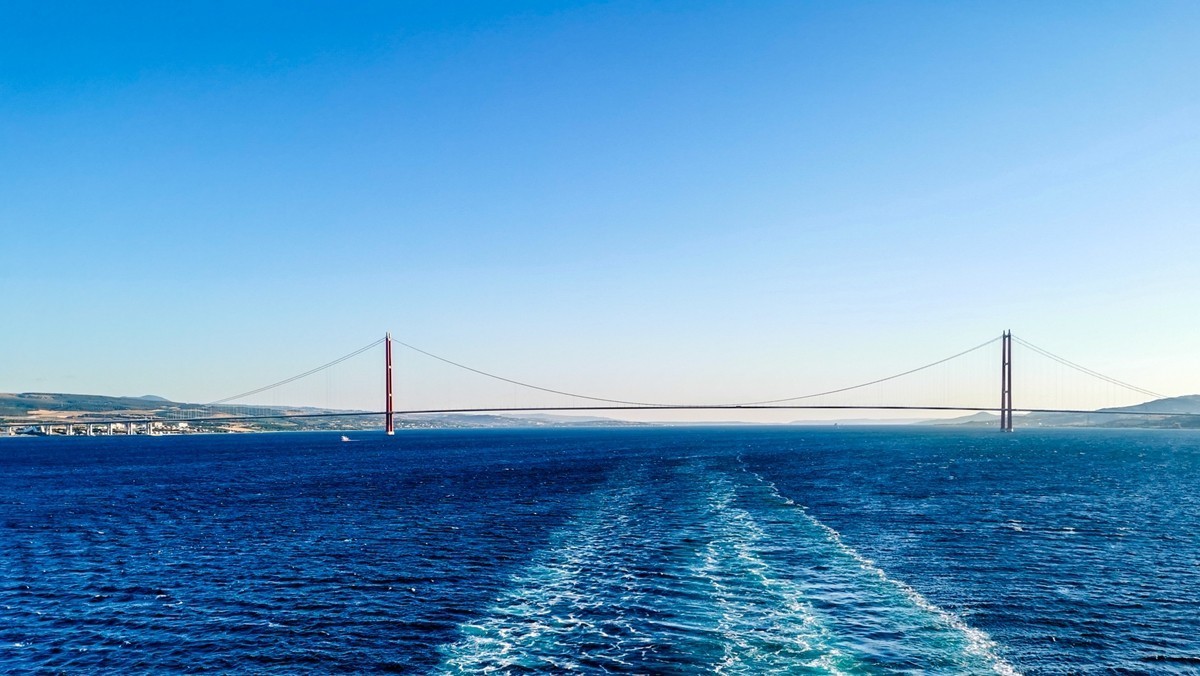 船行“爱琴海”