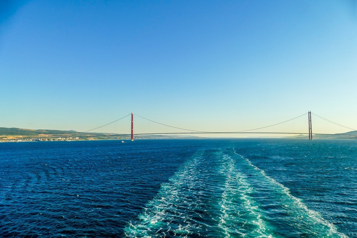 船行“爱琴海”