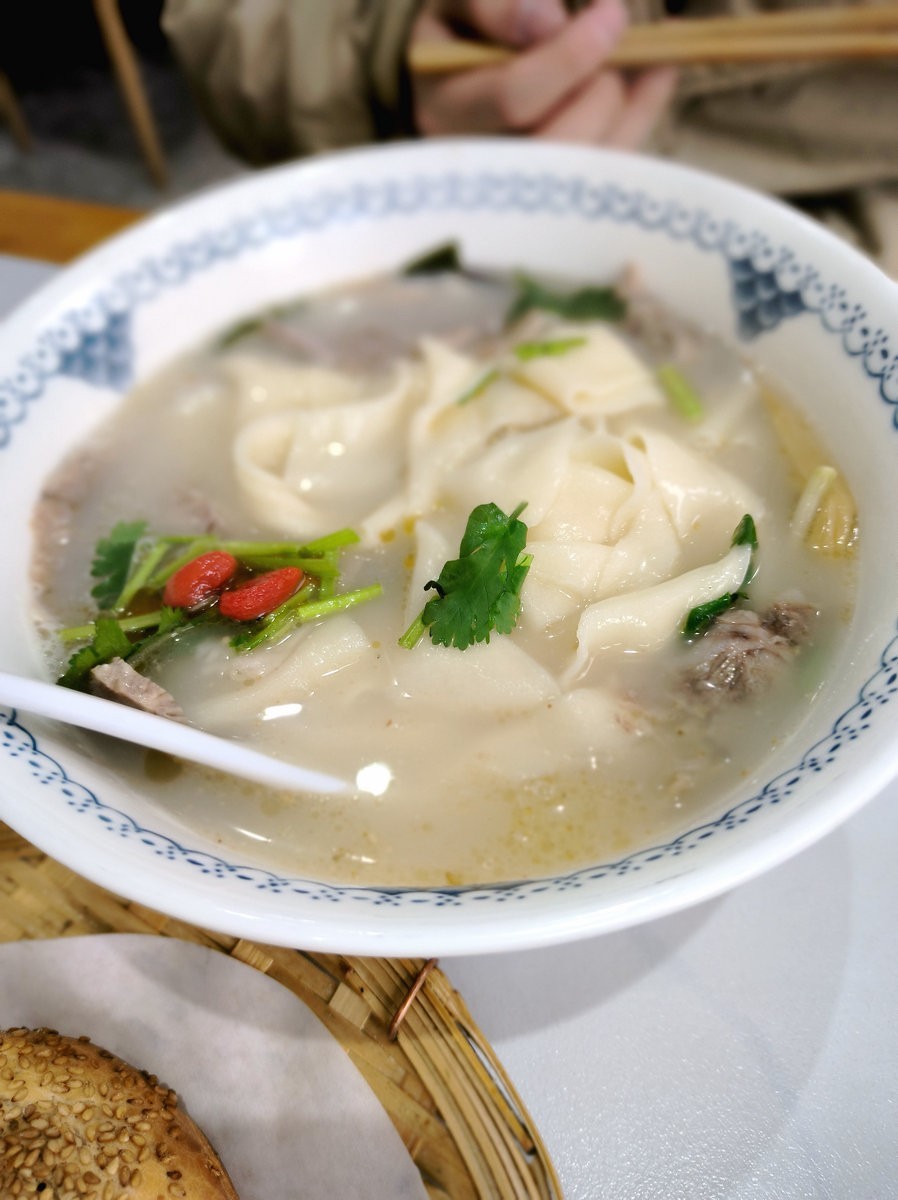 漫步星城 走街串巷（658）来碗河南烩面