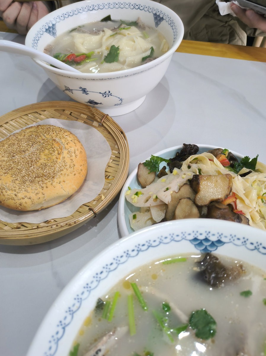 漫步星城 走街串巷（658）来碗河南烩面