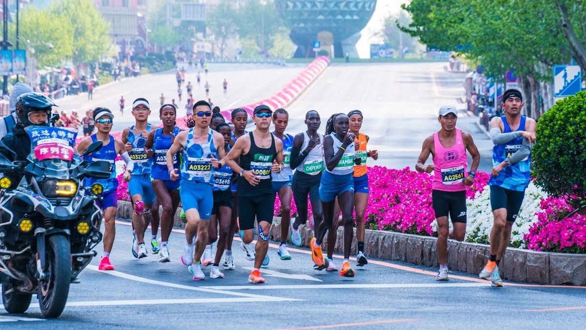 蒙 牛 - 2025 第 35 届 大 连 马 拉 松 赛 （ 四 ）