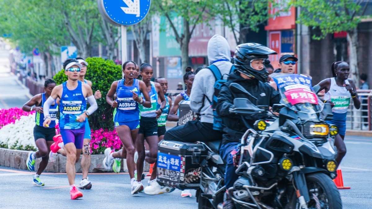 蒙 牛 - 2025 第 35 届 大 连 马 拉 松 赛 （ 四 ）