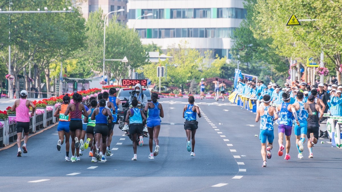 蒙 牛 - 2025 第 35 届 大 连 马 拉 松 赛 （ 四 ）