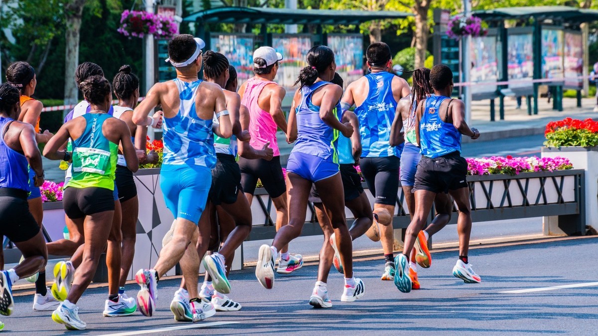 蒙 牛 - 2025 第 35 届 大 连 马 拉 松 赛 （ 四 ）