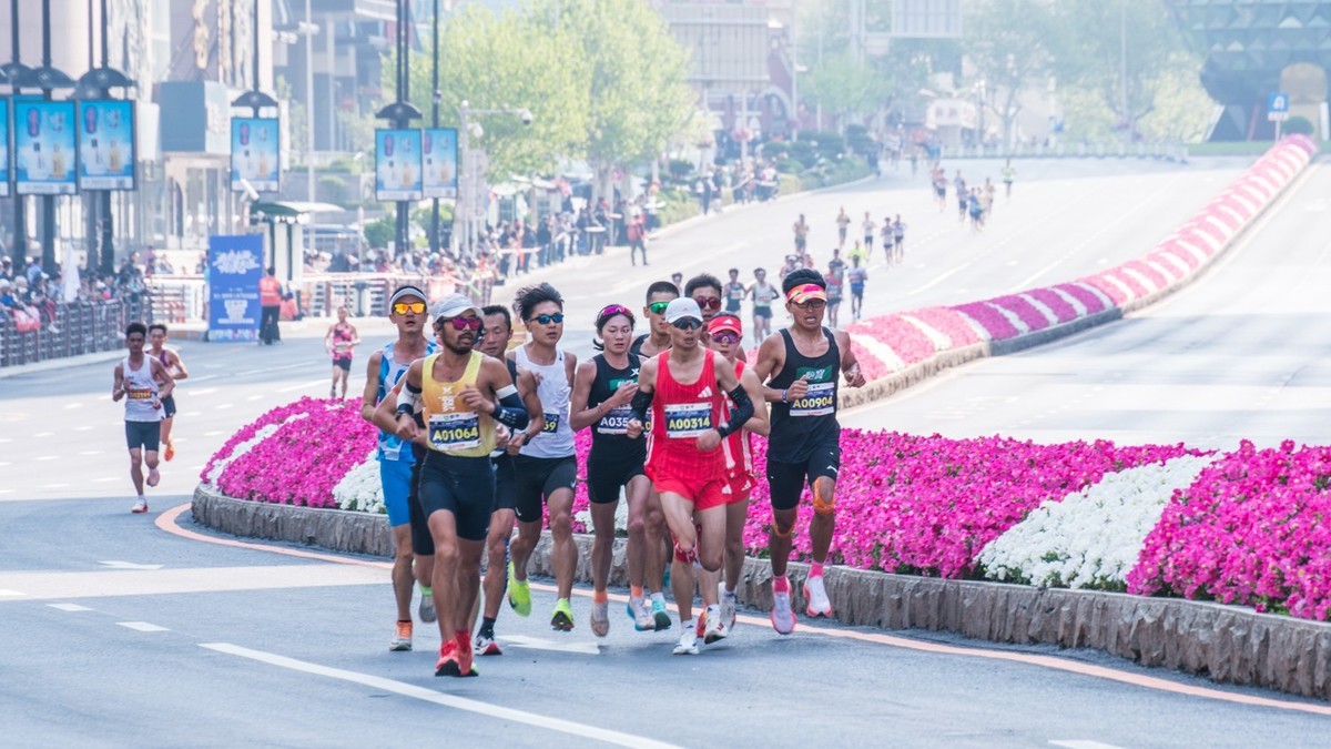 蒙 牛 - 2025 第 35 届 大 连 马 拉 松 赛 （ 四 ）