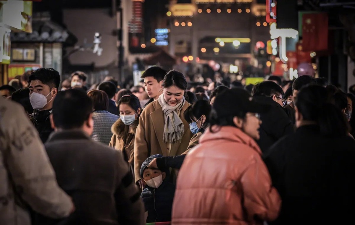 初三;长沙街头人山人海