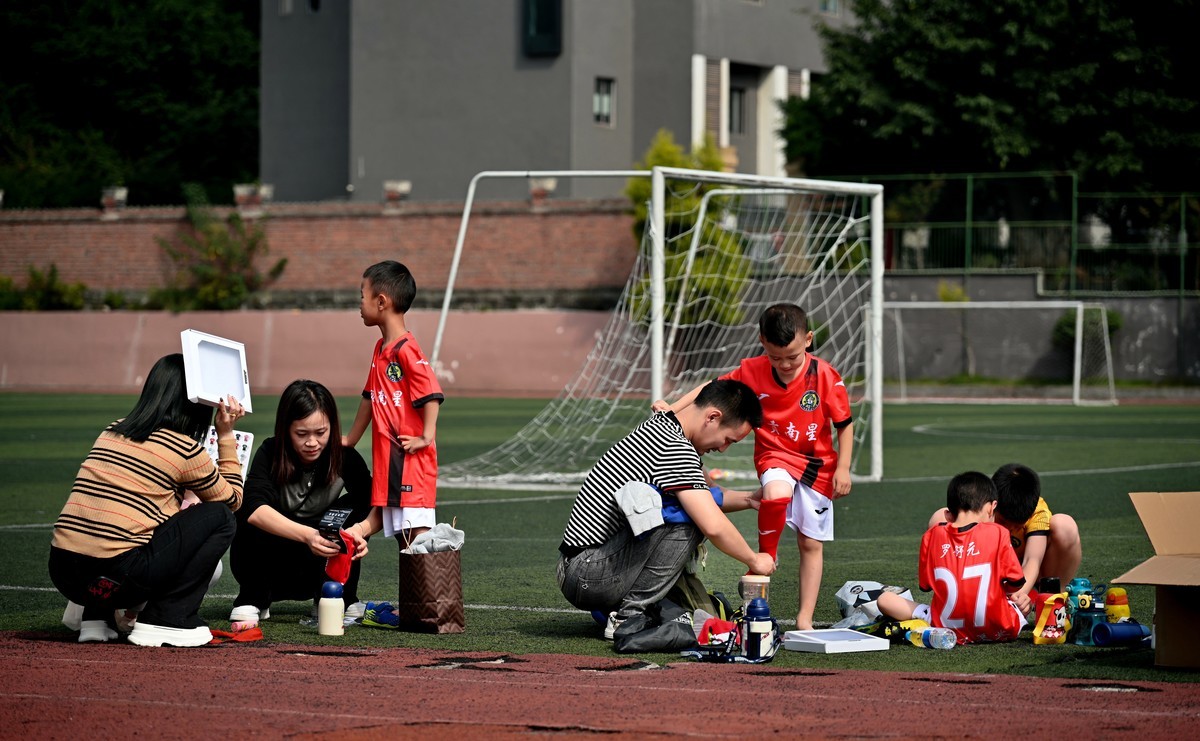 小球员发新球衣