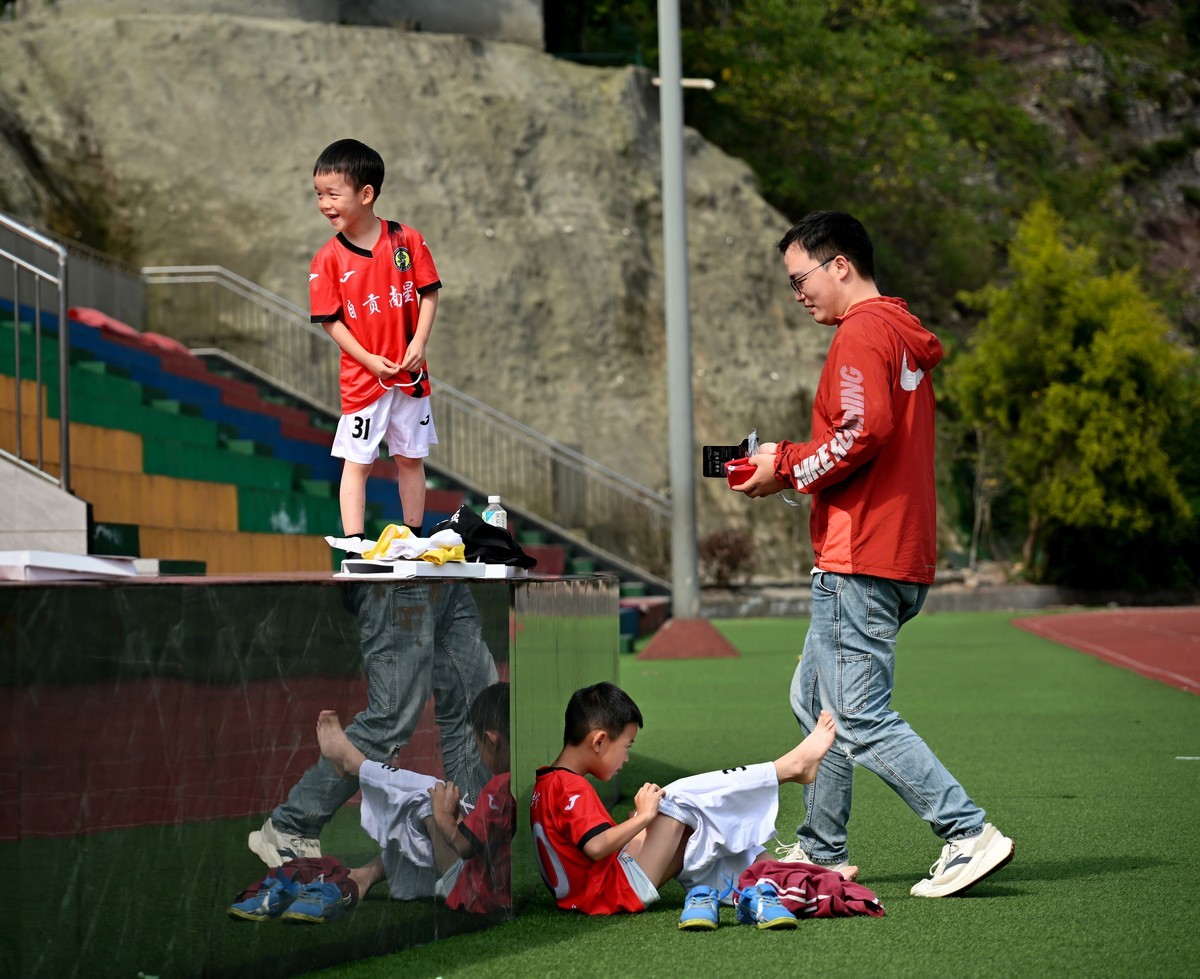 小球员发新球衣