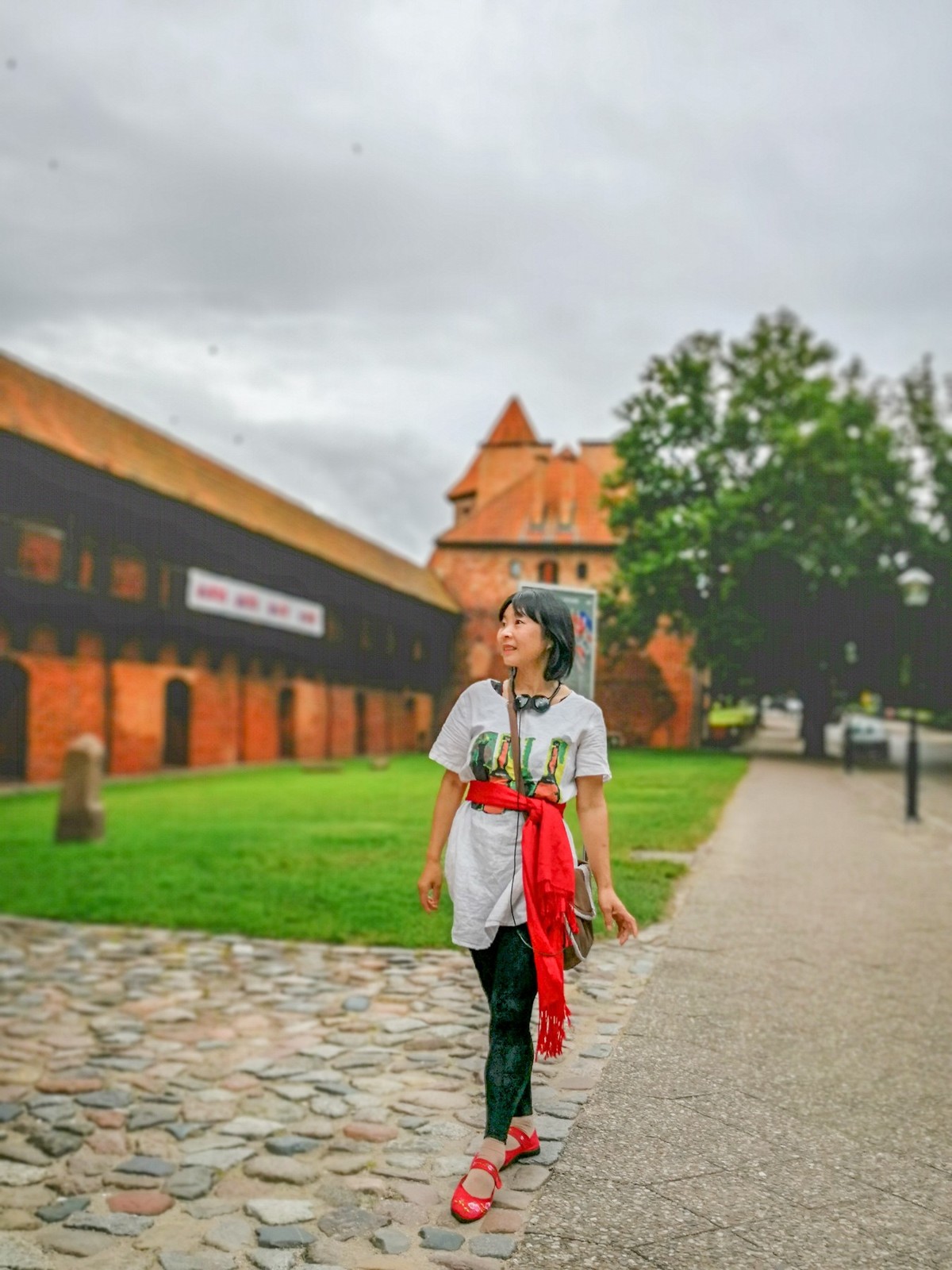 “马尔堡”留影