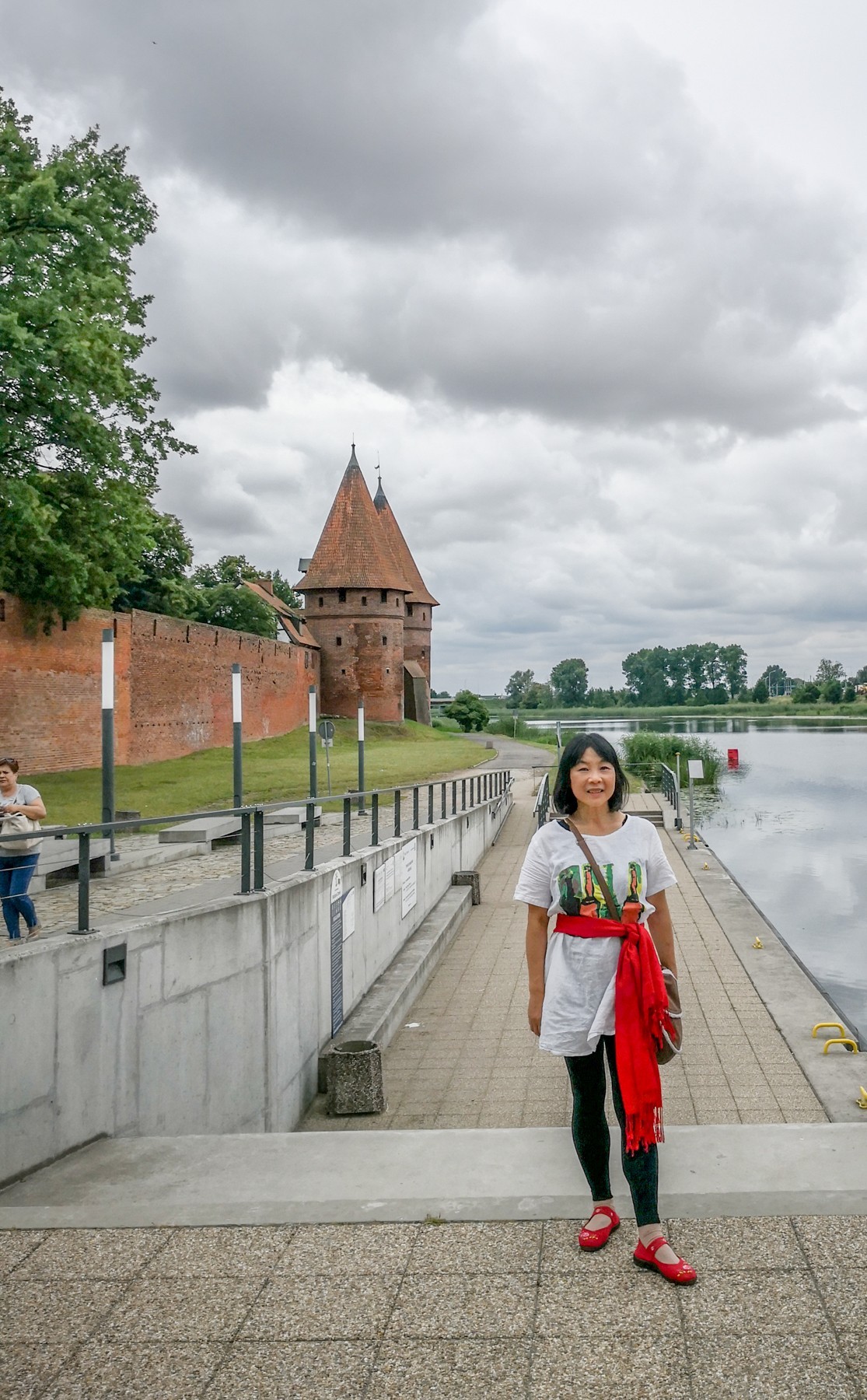 “马尔堡”留影