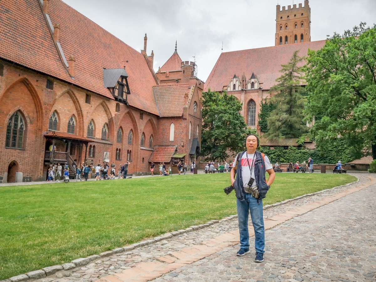 “马尔堡”留影