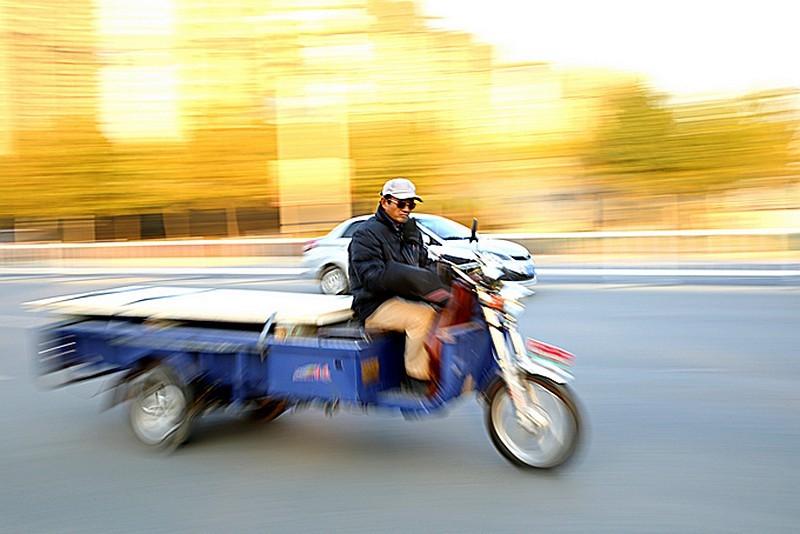 《不老松：纪实摄影》学摄影基础练习：追车！