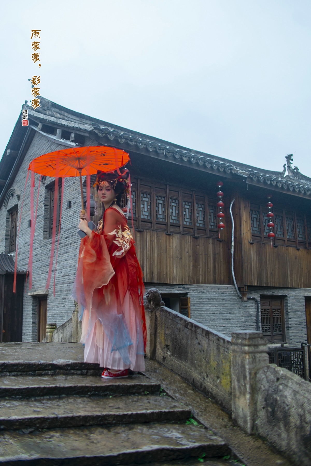 雨蒙蒙，影蒙蒙