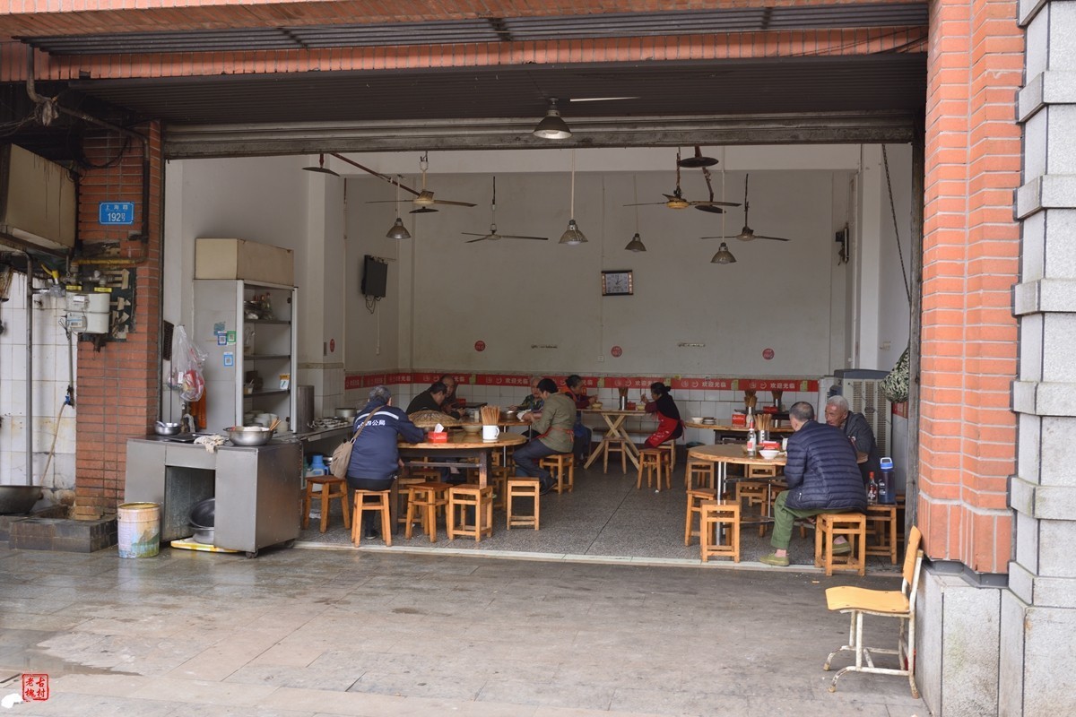 收了支二手尼康AF-S18-35f3.5-4.5G镜头(新银广)试镜3