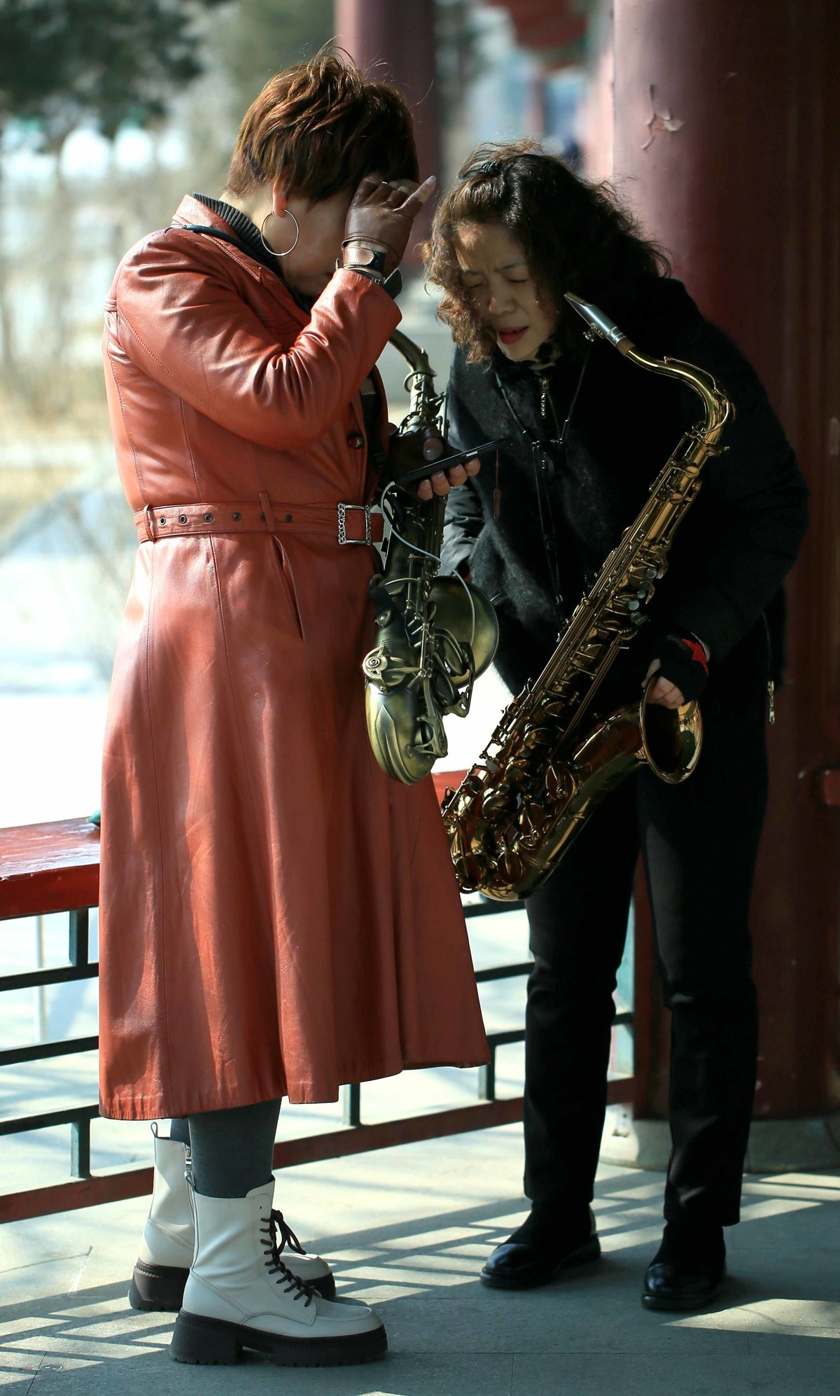 2023年三八妇女节拍女萨克斯手