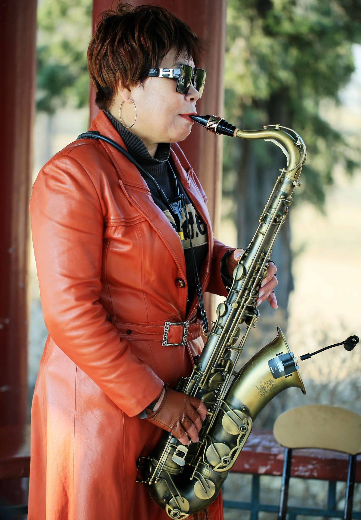 2023年三八妇女节拍女萨克斯手