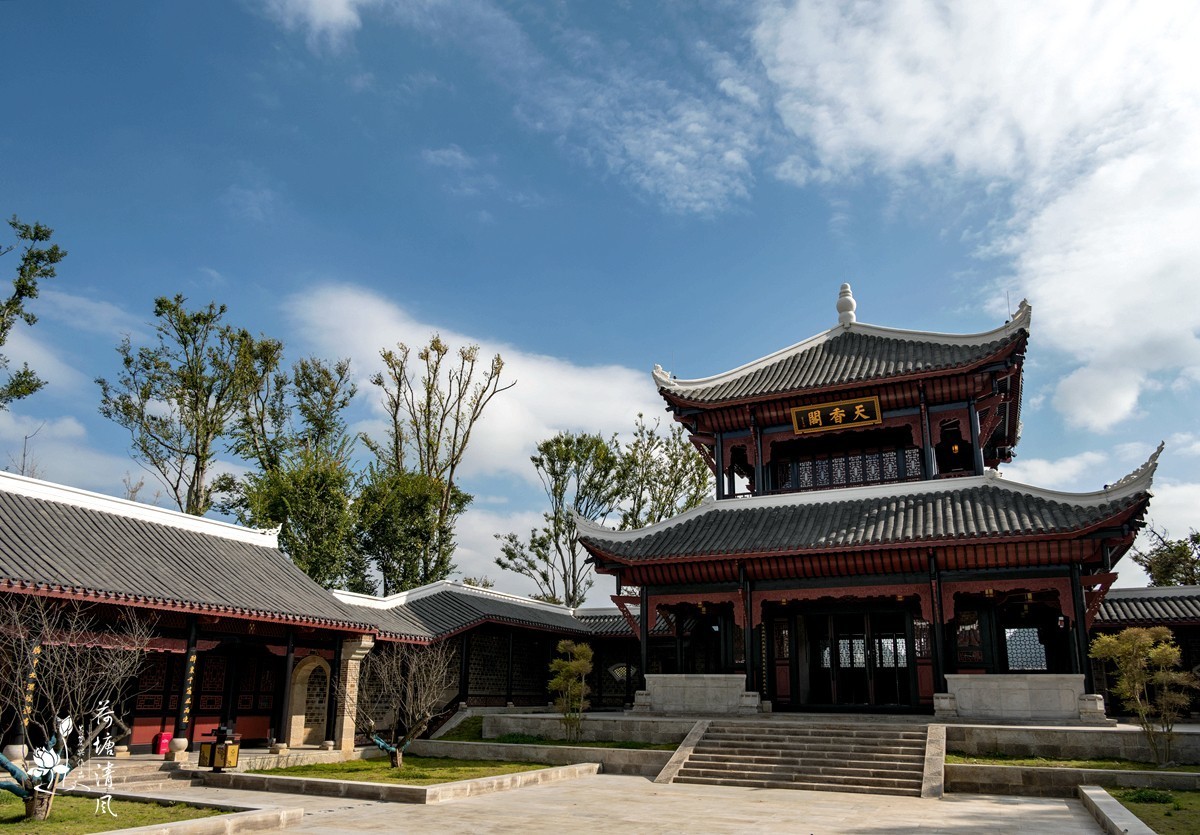 加油之城，美美安龙。初冬的湖心岛，天香阁。