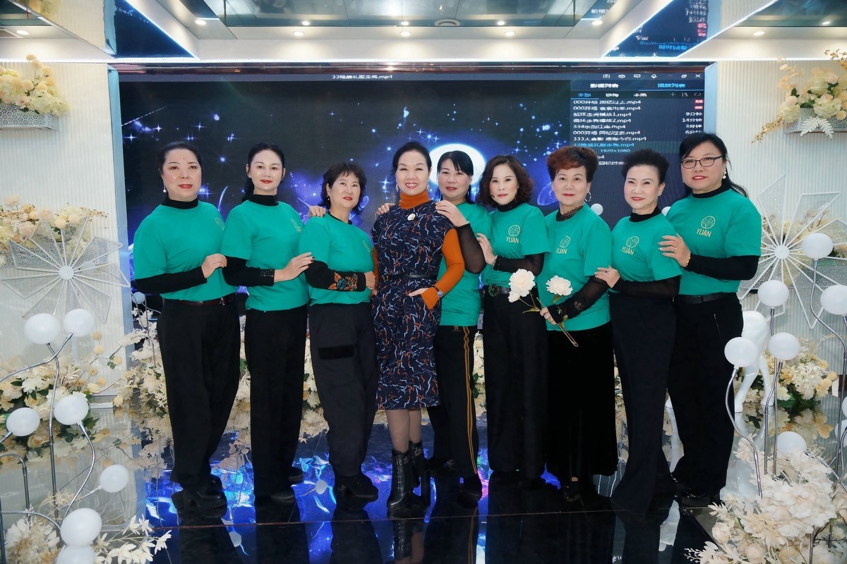 室内环境人像---年会中的美女！