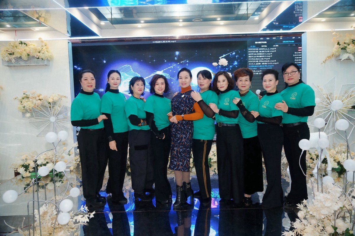 室内环境人像---年会中的美女！