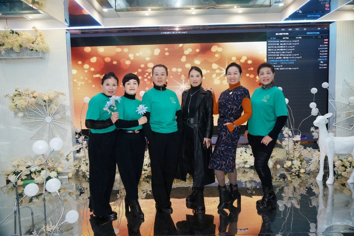 室内环境人像---年会中的美女！