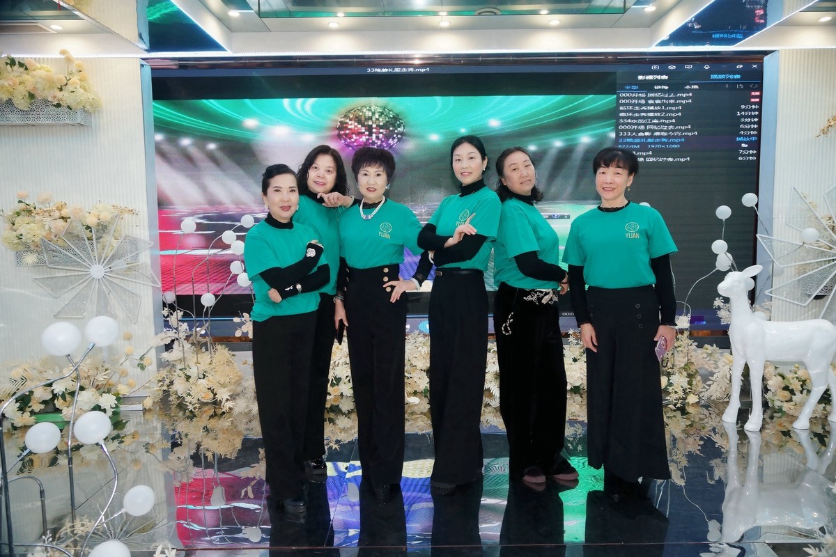 室内环境人像---年会中的美女！